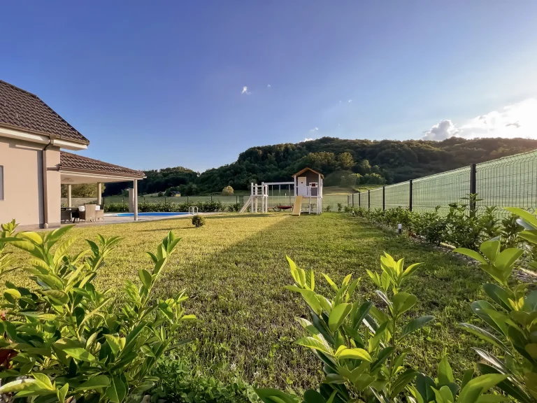 Villa Dora - holiday house with pool, covered terrace and large garden in Krapinske Toplice