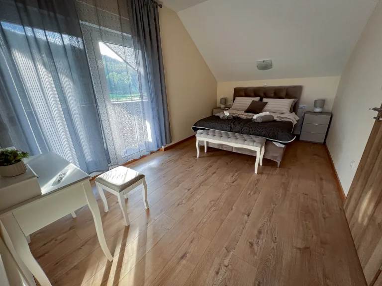 Villa Dora - double bedroom on the first floor with private bathroom in Krapinske Toplice